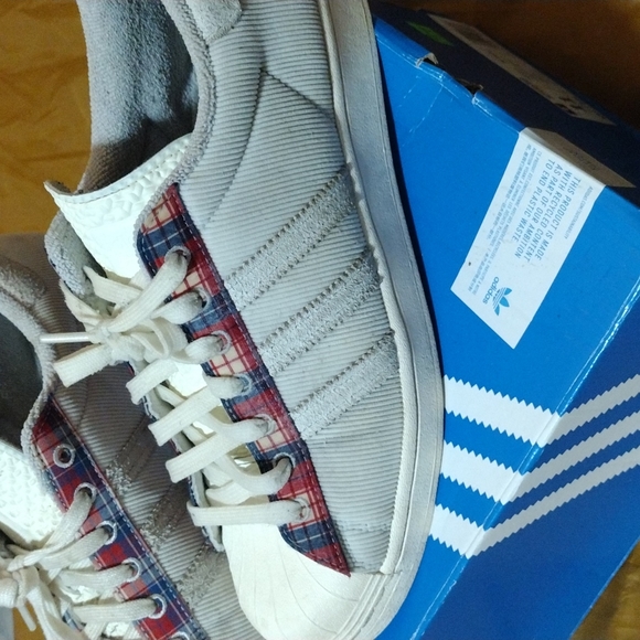 Addidas superstars with box and sale price at outlet on it for 80 I paid. Worn 4 - Picture 3 of 5